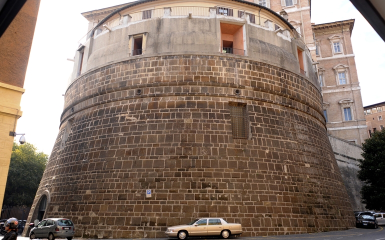 Jirrizenjaw Zewġ Uffiċjali Mill Bank Tal Vatikan Newsbook