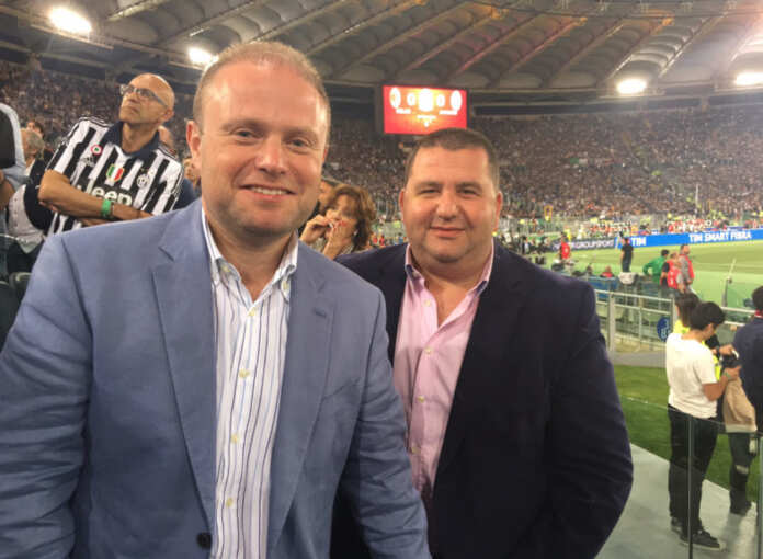 Għaliex Glenn Bedingfield jilbes qmis roża? Newsbook