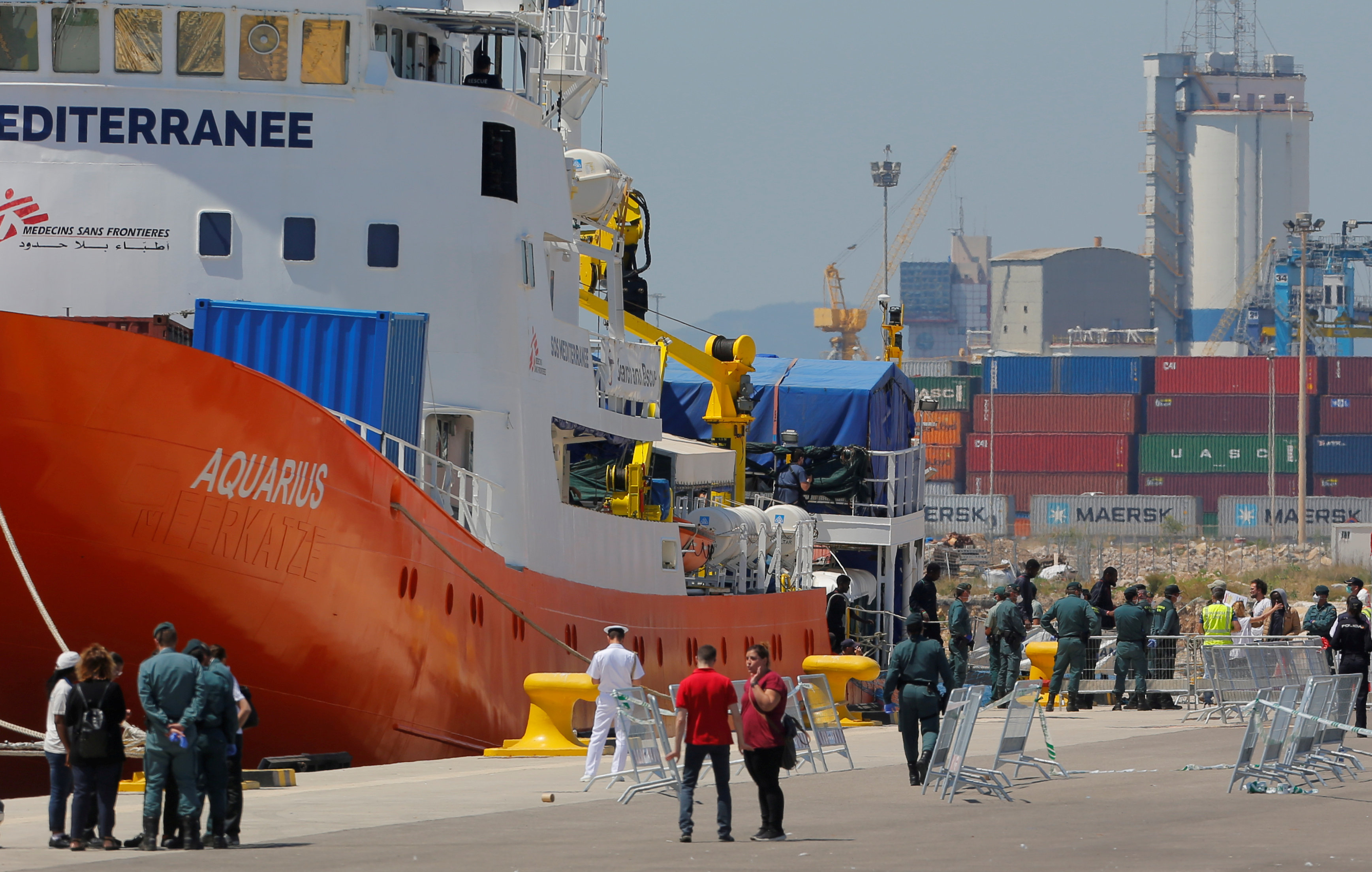 Migrant rescue ship Aquarius returns to sea after Italy-Malta dispute