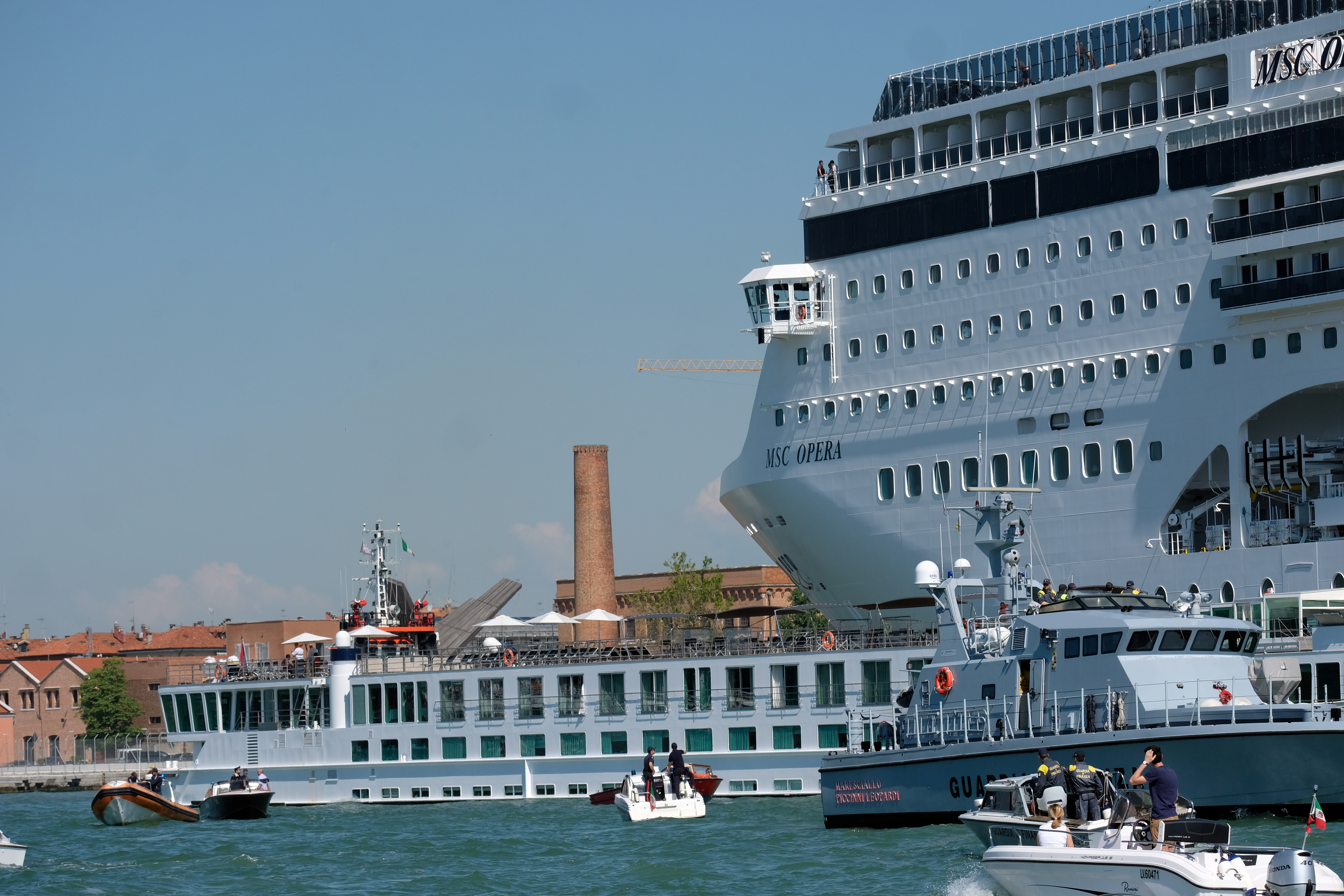 Photos Cruise Ship Collides With Tourist Boat In Venice Four People Injured Local Port Authority Newsbook