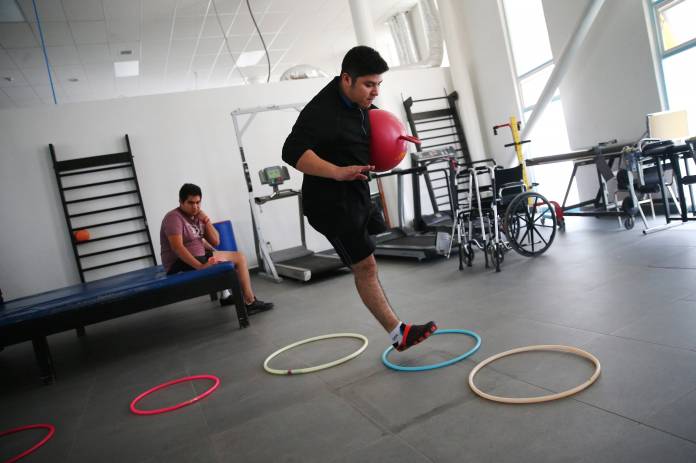Migrants who lost legs attend a rehabilitation program
