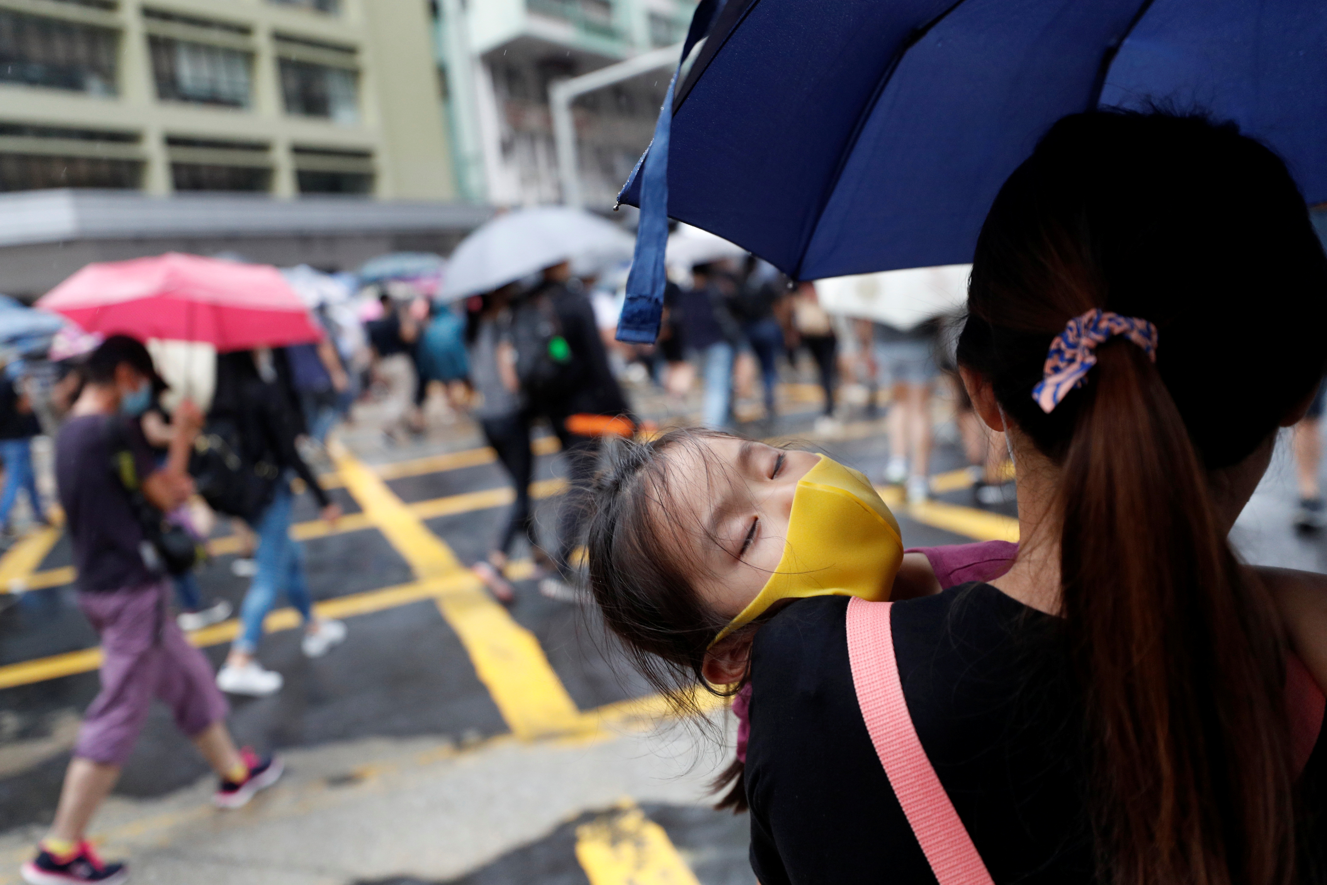 Thousands defy antimask law and march in Hong Kong Newsbook