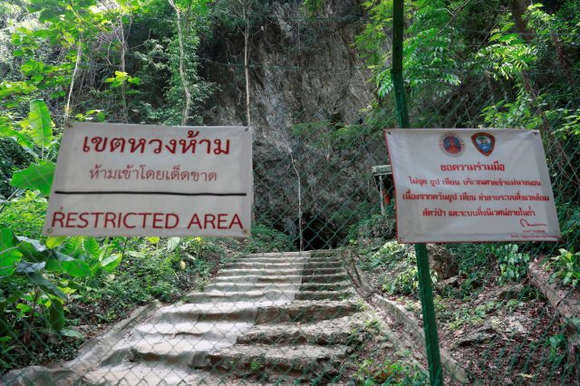 2019-11-02T151105Z_1_LYNXMPEFA10BE_RTROPTP_4_THAILAND-ACCIDENT-CAVE2