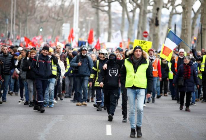 France faces its thirty-eight consecutive day of strikes