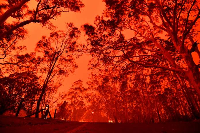 TOPSHOT-AUSTRALIA-WEATHER-FIRES