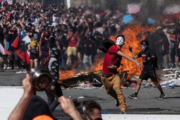 TOPSHOT-CHILE-CRISIS-PROTEST