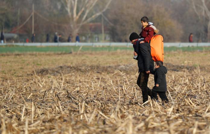 Migrants walk towards the Turkey's Pazarkule border crossing with Greece's Kastanies, near Edirne