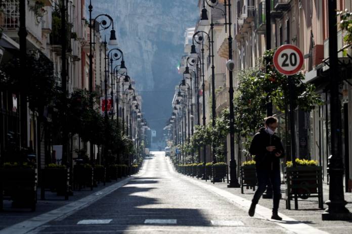 Italians continue second week in coronavirus lockdown Italians continue second week in coronavirus lockdown