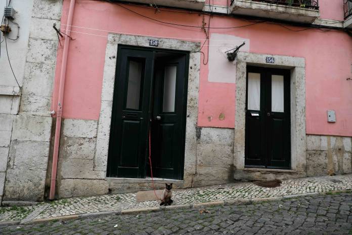 Outbreak of the coronavirus disease (COVID-19) in Lisbon