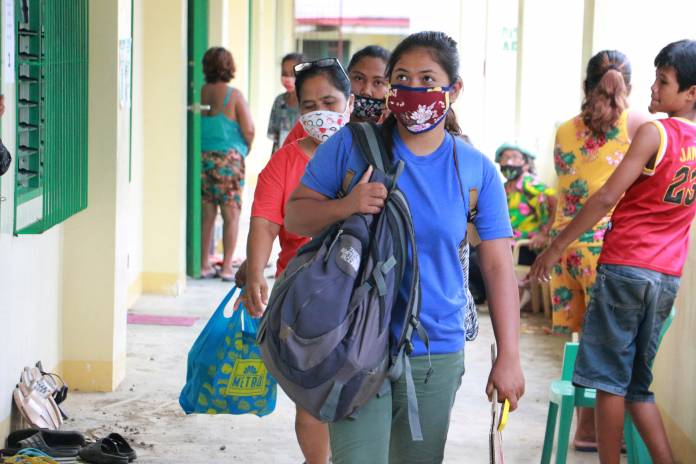 Residents prepare for Typhoon Vongfong in Legazpi City