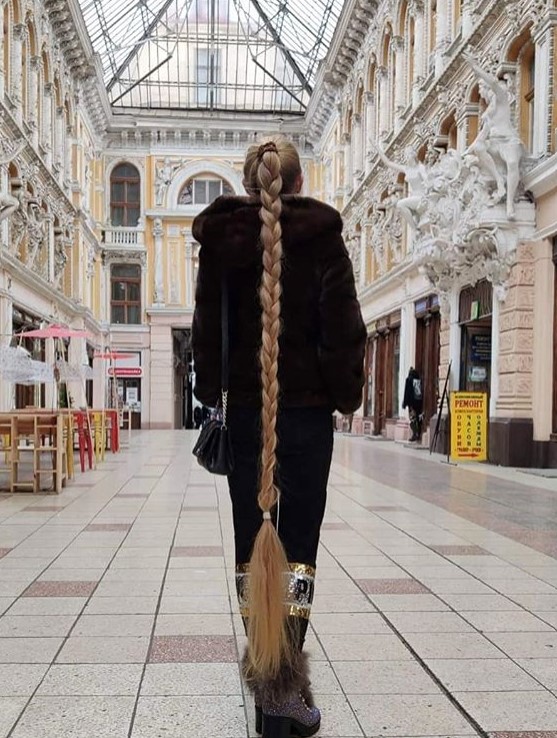 Photos The woman who hasn't cut her hair for 30 years