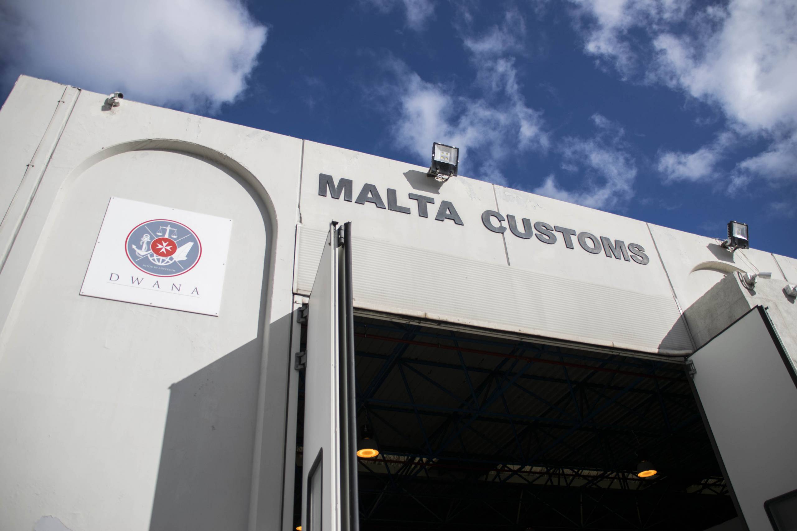 Cars, alcohol and painting to be auctioned by Customs Newsbook