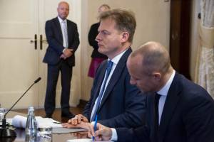 Pieter-Omztigt-during-meeting-with-Robert-Abela