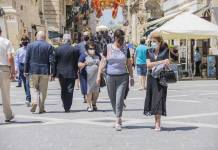 30 new Covid-19 cases; 3 in intensive care People-wearing-face-masks-in-Valletta