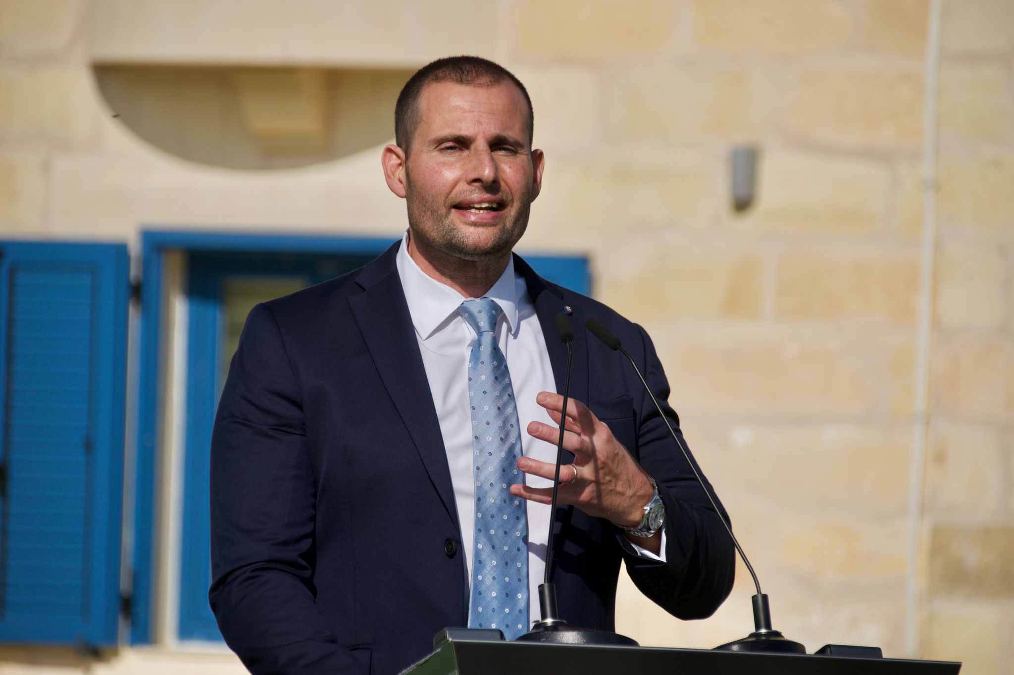 Ċekkijiet ta' €100 għall-ħaddiema u studenti; €200 għall-pensjonanti