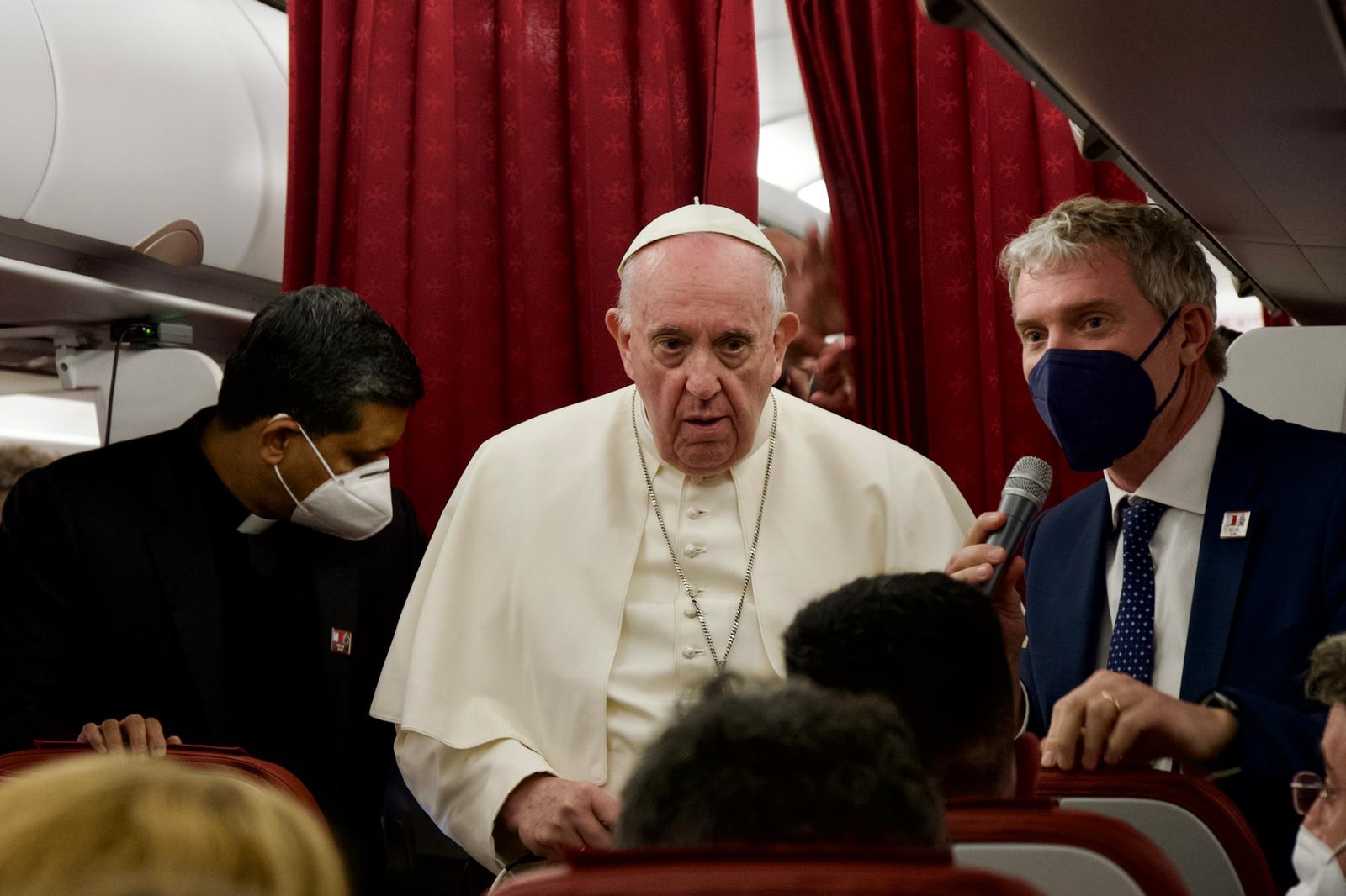 Pope Francis remembers Grandparents Day as he travels to Canada Newsbook