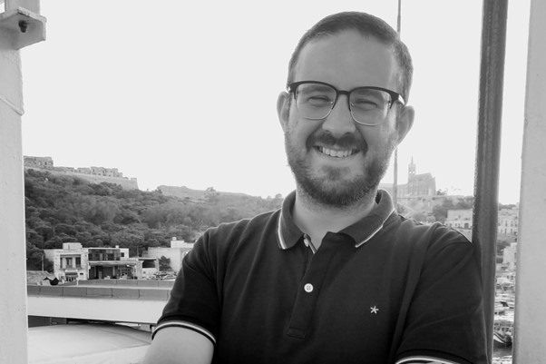 “L-iskandli għandhom iżommu lill-Knisja saqajha mal-art” – Fr Chris