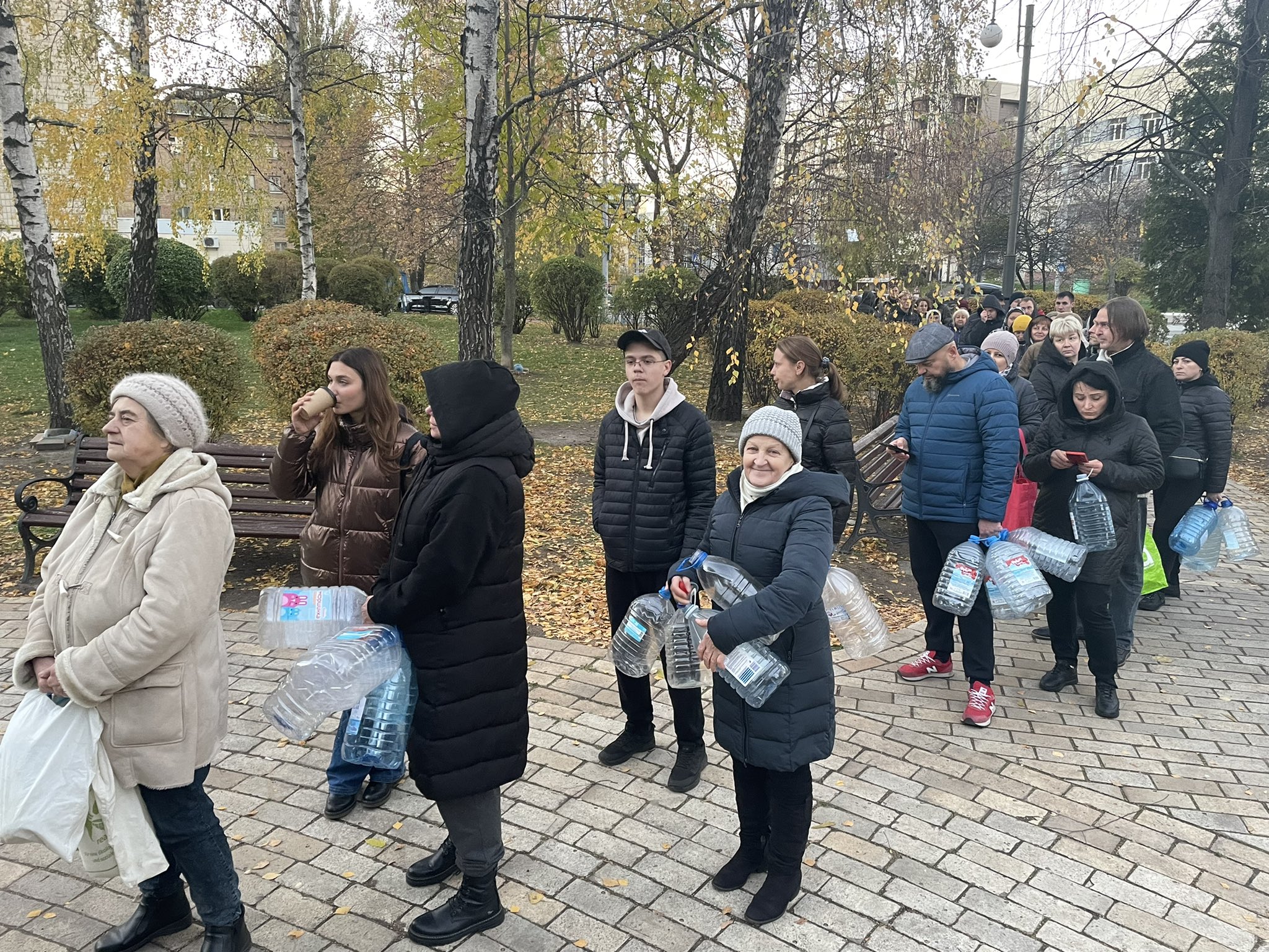 Kyiv residents queue for water after Russian strikes
