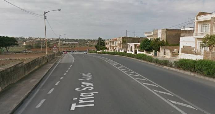 Żagħżugħ fil-periklu tal-mewt wara li ttajjar minn karozza f'Ħal ...