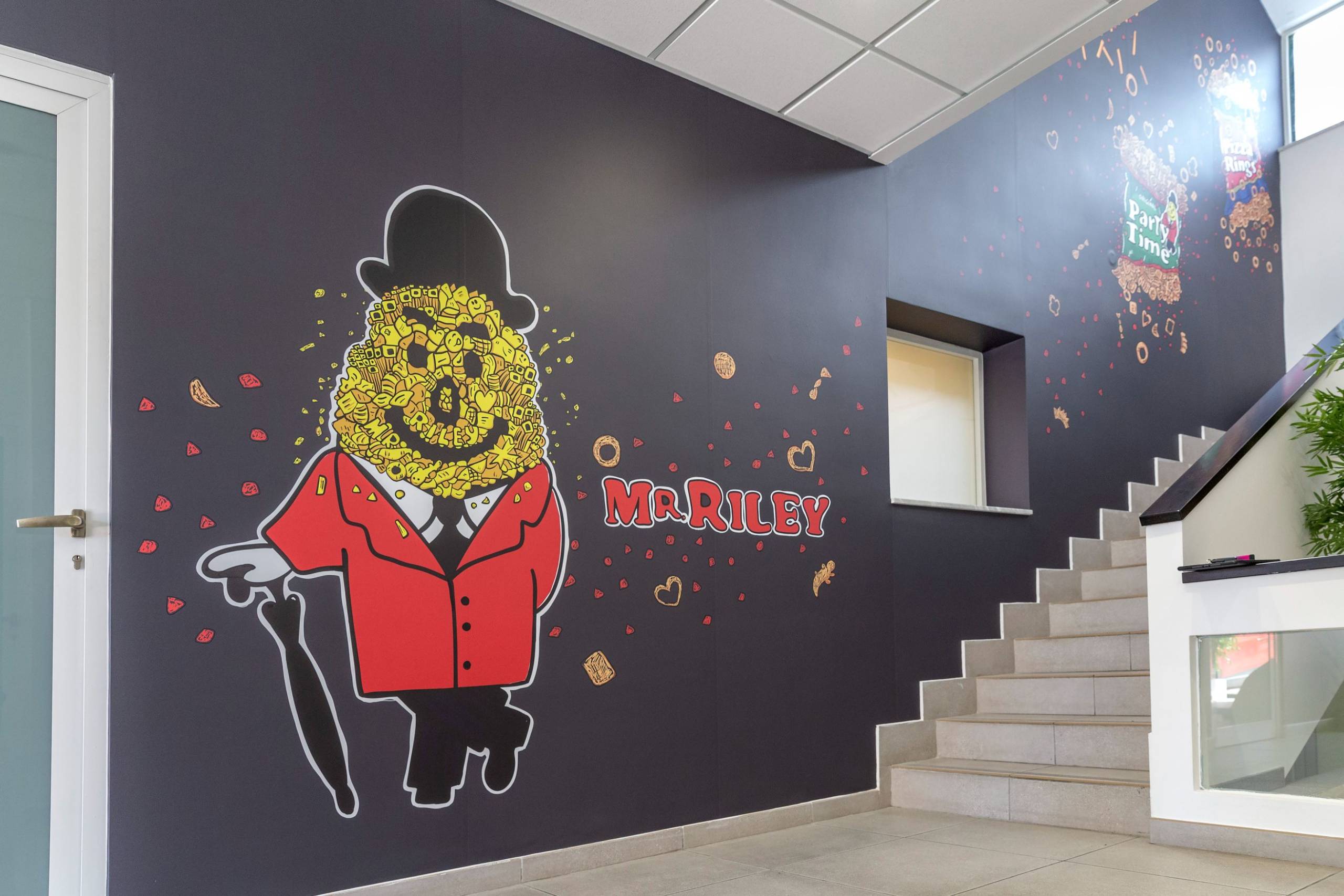 Mr Riley Mural impitter minn artist lokali jispira lil Mr. Riley biex ivara l ...