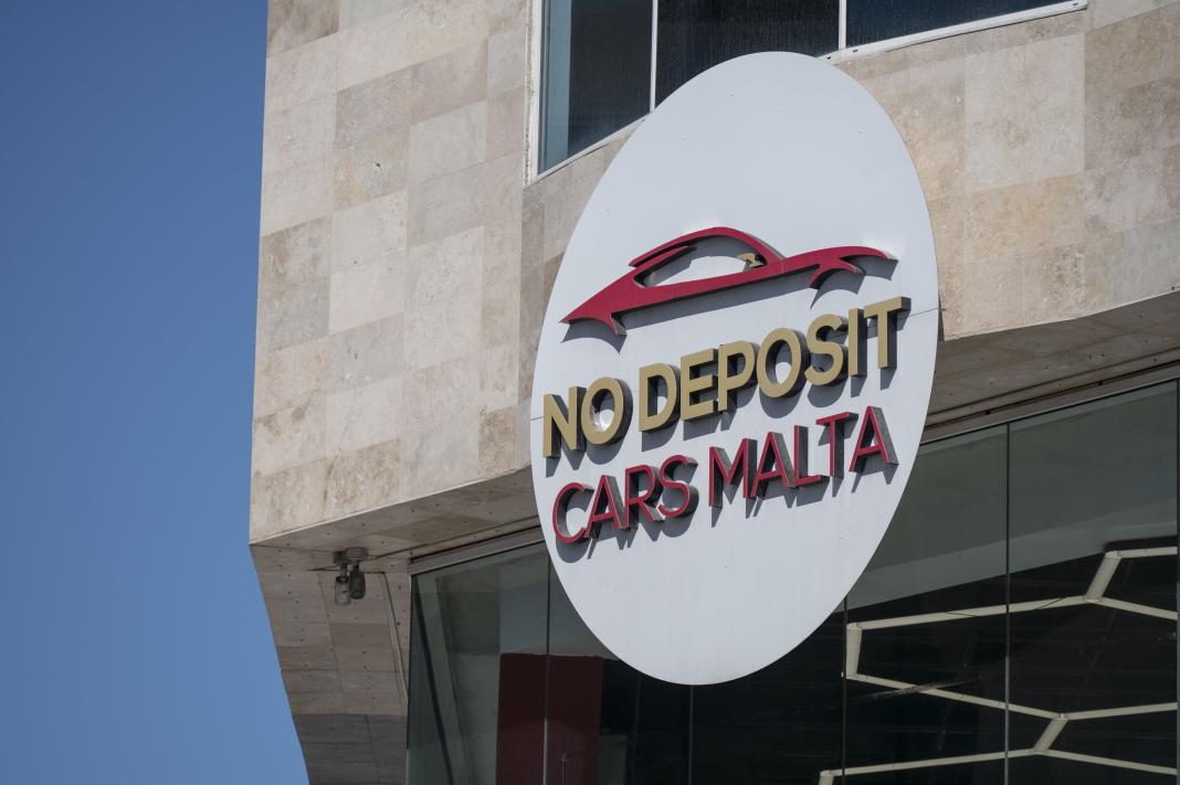 No Deposit Cars customer claims 4 policemen helped Christian