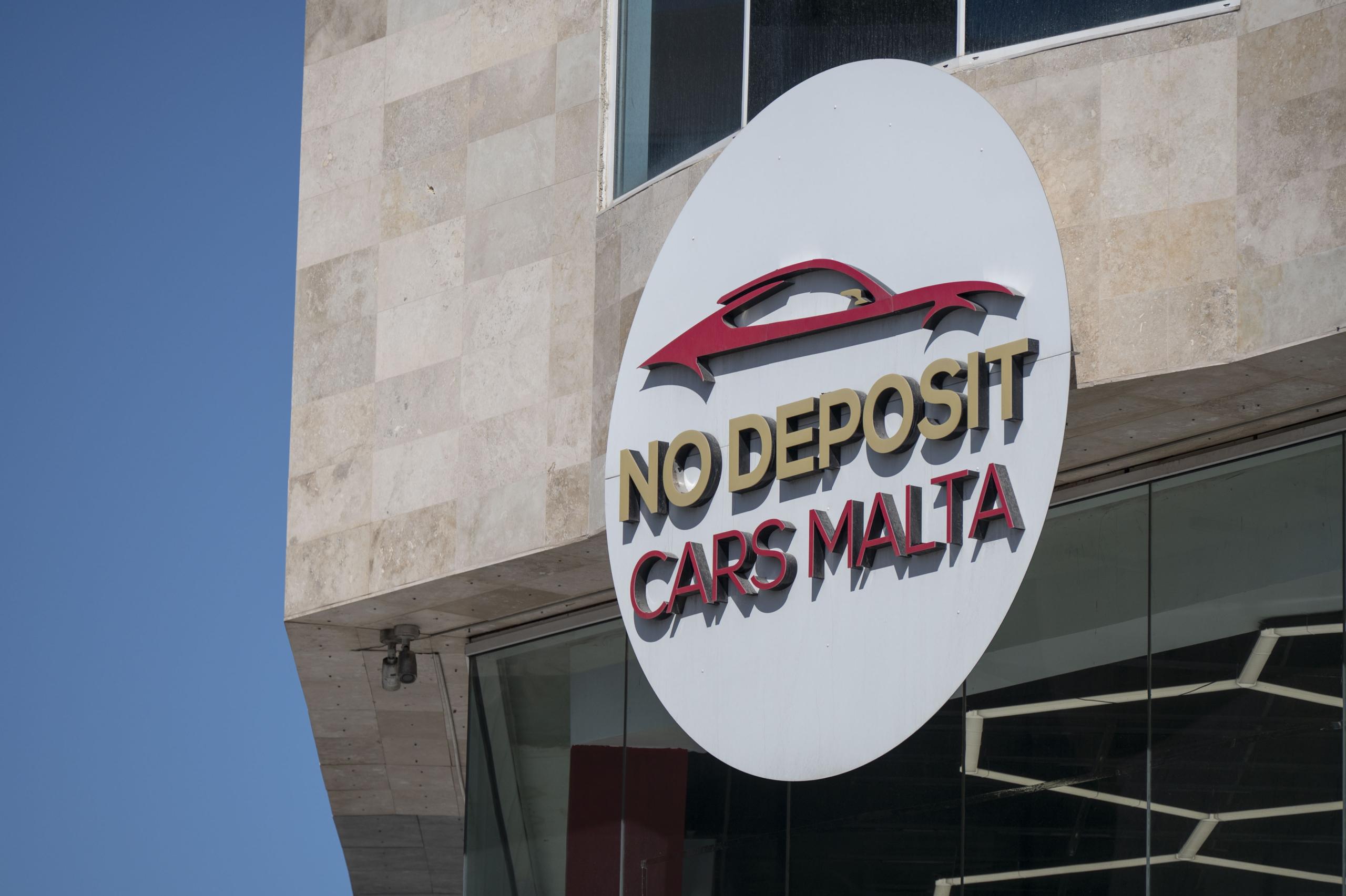 No Deposit Cars customer claims 4 policemen helped Christian