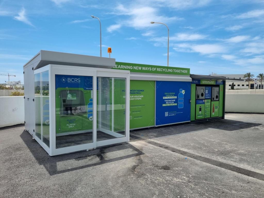 ‘Jumbo’ BCRS machines allow deposit of all plastic bottles at once