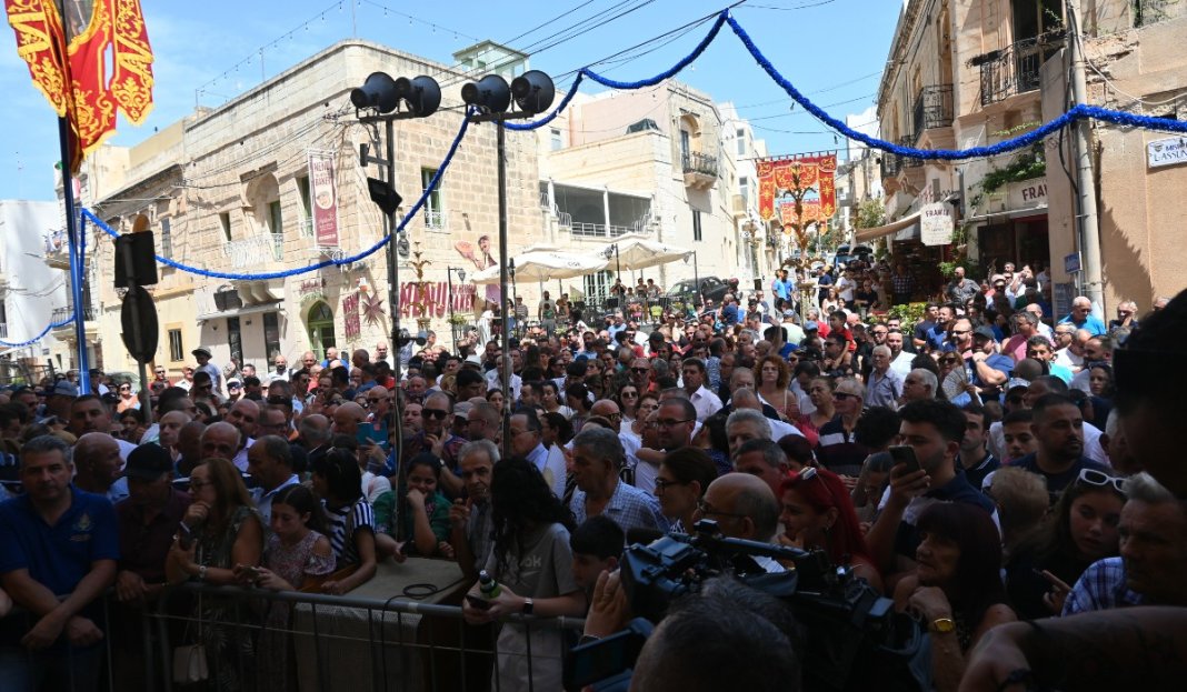 Wara l-elezzjoni, issa jibda l-istaġun tal-festi