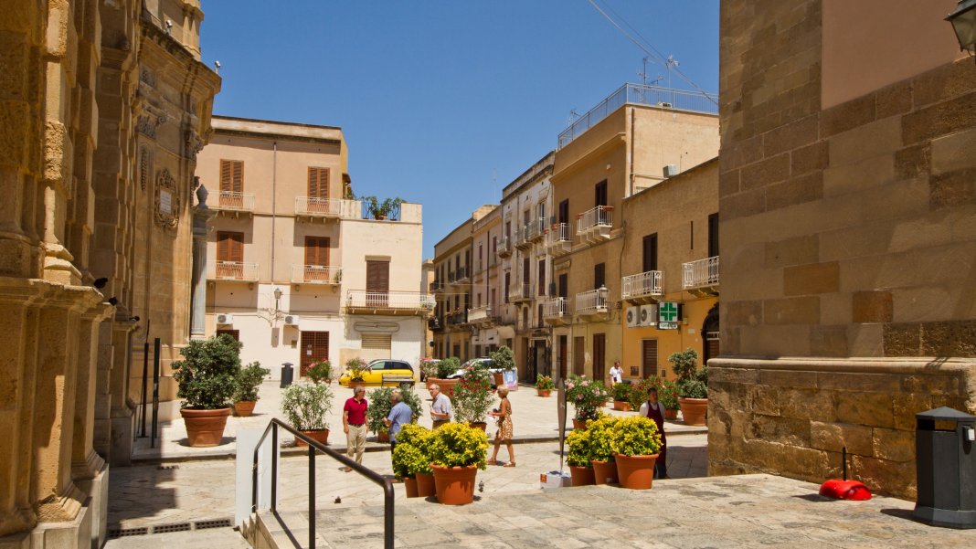 Sicilian politicians suspected of using European funds for election