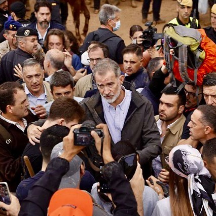Angry crowds throw mud at King Felipe during visit to flood-hit town