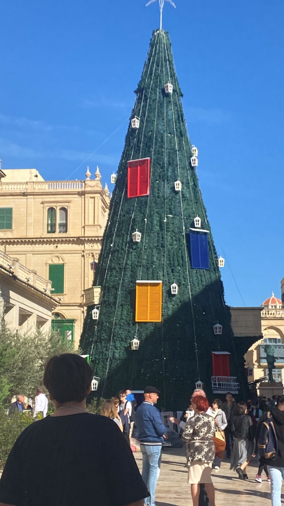 ‘Merry construction’ – Valletta Christmas tree mocked for aping ...