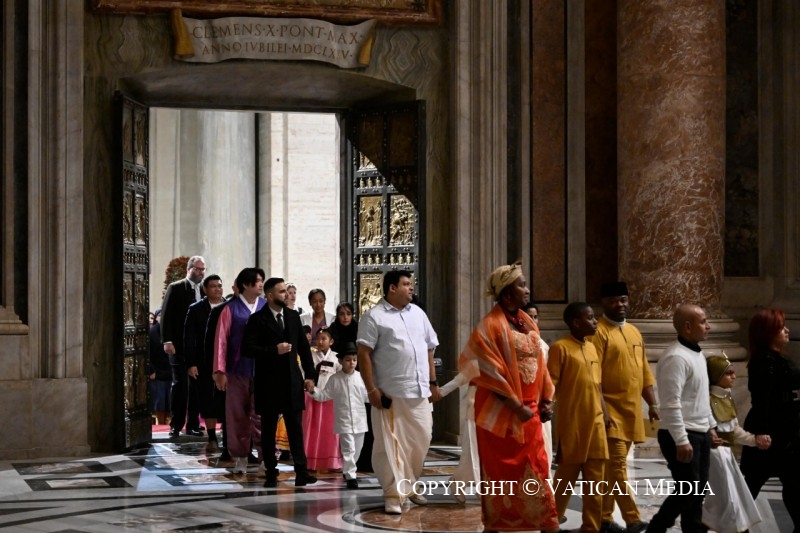 Pope Francis launches Jubilee 2025 with opening of Holy Door