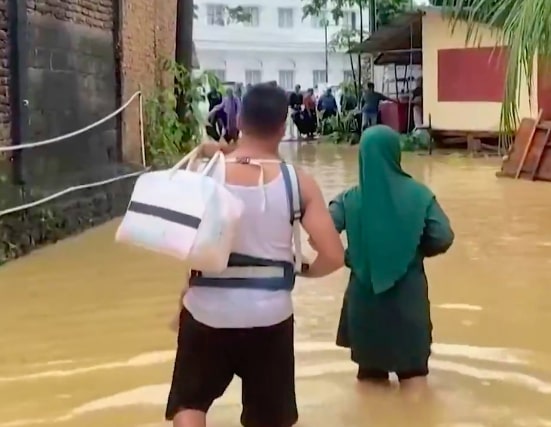 Indonesia floods death toll rises to 442