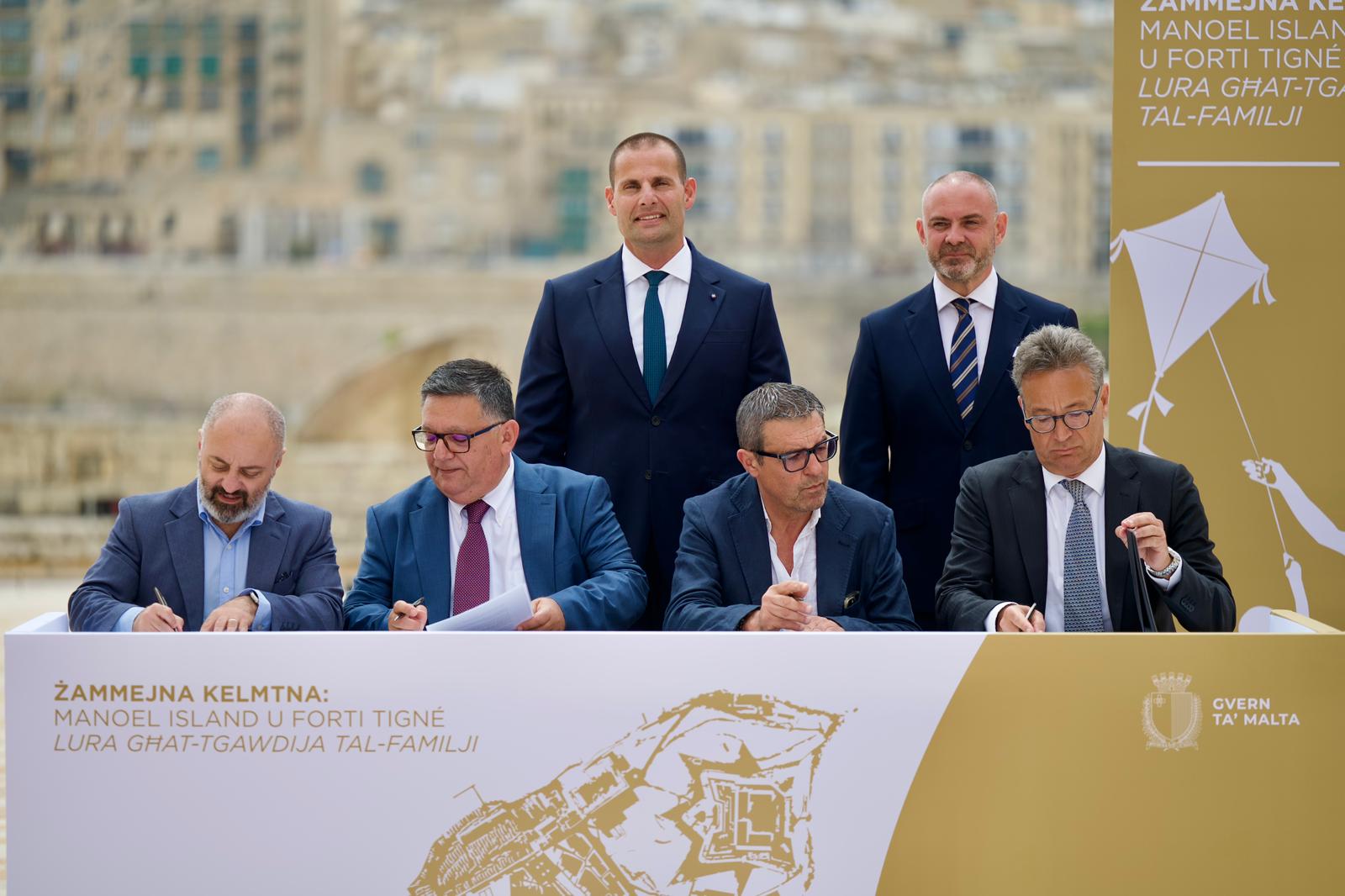 Agreement over Manoel Island and Fort Tigné signed.
