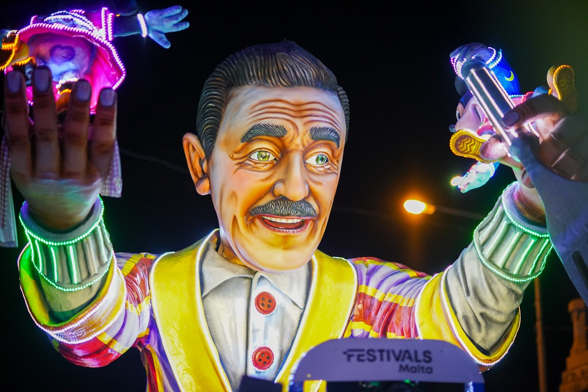Summer Carnival returns with 15 floats for three-night coastal parade