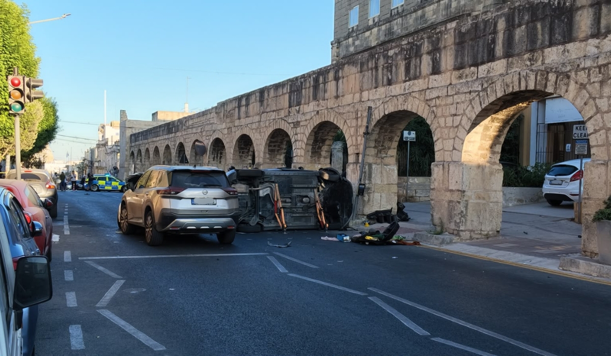 Man killed in 3-car crash in Santa Venera