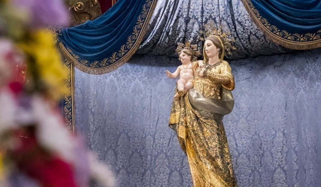 Dwar Dubji dwar il-ħruġ tal-vara tal-Madonna tal-Grazzja minħabba x-xita
